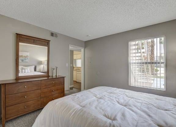 $1,740 / 3br - 1120ft2 - **3 Bed Washer/Dryer (60 N. Pecos Rd, Las Vegas, NV)63859611859073122