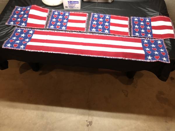 Table Runner (68”x13”) and 4 Placemats (18”x12”) 1