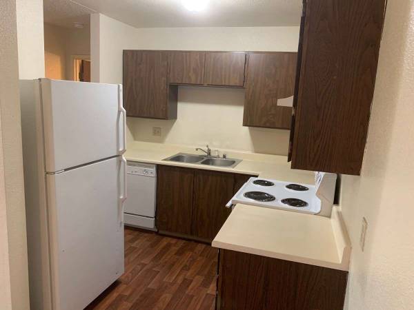 $1,550 / 2br - 950ft2 - Rent an affordable 2 BR apartment close to campus! (Anchorage - Near JBER)63991793290370124