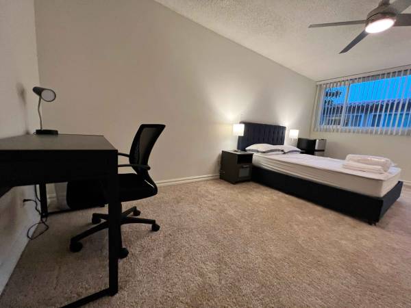 $1,750 / 1400ft2 - Amazing Room in Culver City with Pool, Gym and more (Culver City)63701166902017124
