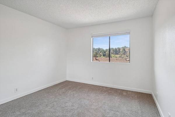 $2,000 / 2br - 850ft2 - 2 BR- ¡UN MES GRATIS CON UN CONTRATO DE ARRENDAMIENTO DE 12-15 MESES! (2660 Alpine Boulevard, Alpine, CA)63878361685633123