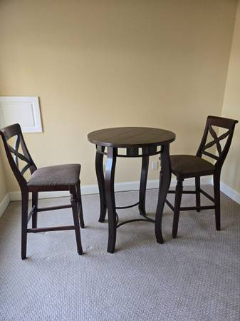 Bar Height Table w/ Chairs 1