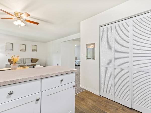 $1,525 / 2 habitaciones - 858 pies² - Apartamento de 2 habitaciones y 1 baño en planta baja, con $500 de descuento en el primer mes de alquiler63672654625153122