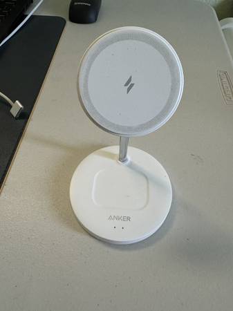 Anker iPhone Wireless Charging Stand, PowerWave 2-in-1, Magnetic Stand 1
