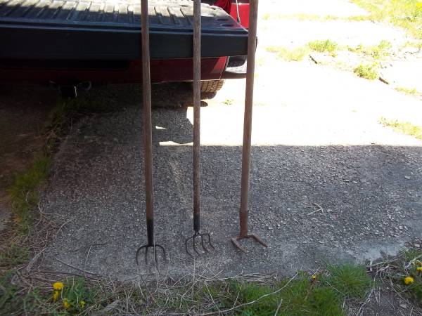 Garden Cultivator Rakes 1