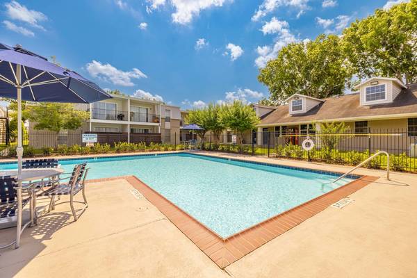$999 / 2br - 1017ft2 - Central Air, Gated Community (1601 Garth Rd, Baytown, TX 77520)63924170698115124