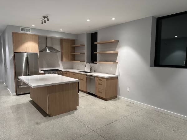 850 sqft 1 bedroom APT at base of campus ALL utilities included $4500 1
