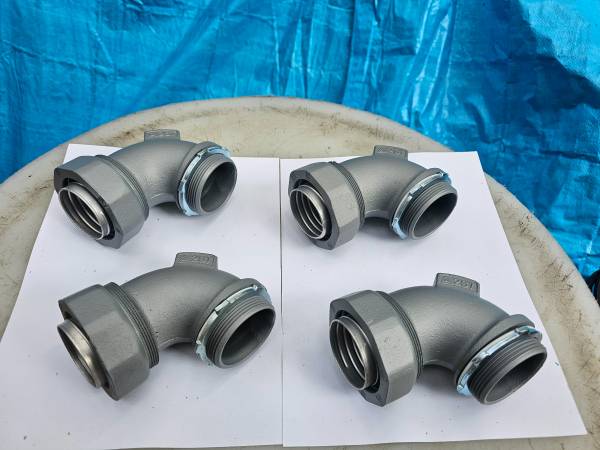 4 Pieces Appleton ST-90200 2” 90Dgr Connector Flexible Metal Conduit 1
