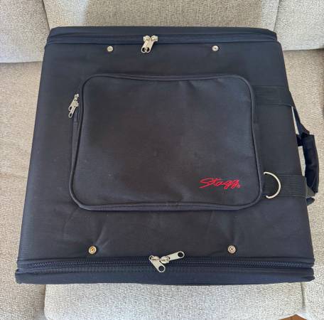 Stagg 4 space rack case like new. $49 1
