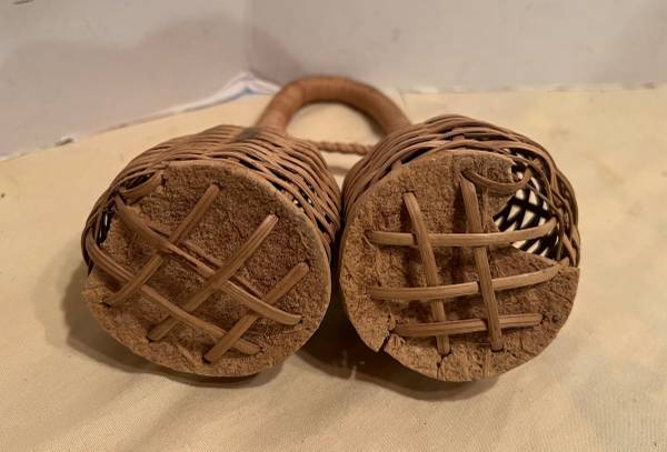 Pequeña cesta agitadora doble africana - $10 (Vancouver)63471263137539122