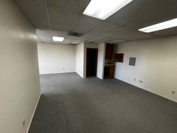 $900 / 1450ft2 - Oficina en el centro con almacenamiento (Modesto)63762938216705123