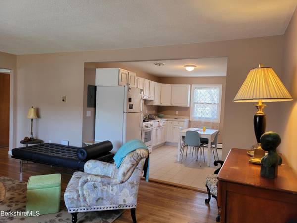 $1,403 / 1br - 1000ft2 - Enjoy all the Berkshire offerings just in time for summer! (Lenox, MA)64017045581443124