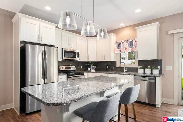 $3000.00 / 3br - 23958ft2 - Charming & Spacious Midtown Home – 3 Bed, 5 Bath | 5138 Dodge St, Omah63681732922883124
