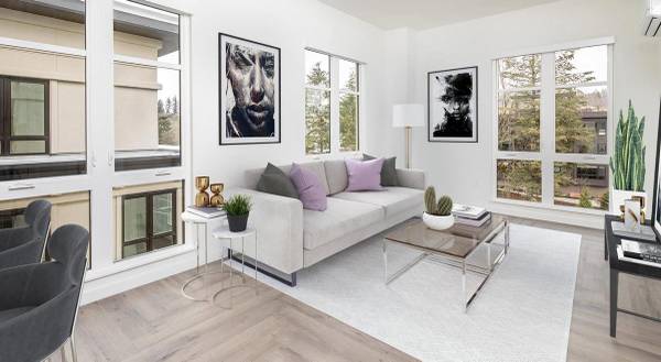 $2,262 / 1br - 737ft2 - Arcade & game room, Customizable wall-hanging Elfa closet system (Lake Oswego)63956648966146124