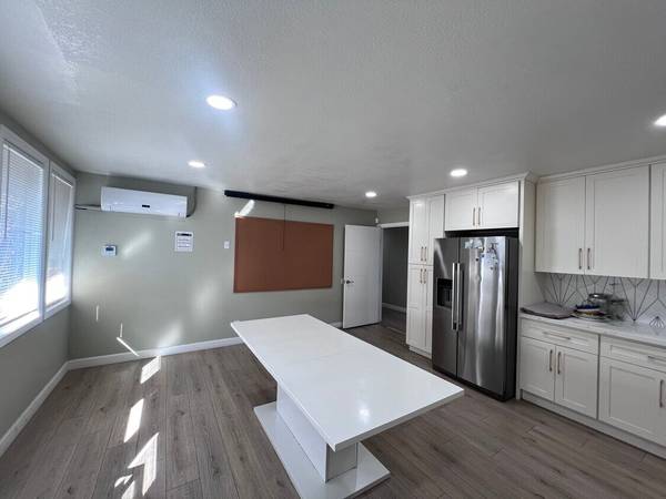 $800 / 300ft2 - OFFICE FOR LEASE IN SAN JOSE- CO-WORKING SPACE (san jose west)64049801235715122