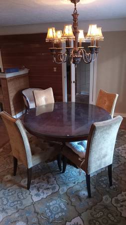 DINING TABLE A CHAIRS 1