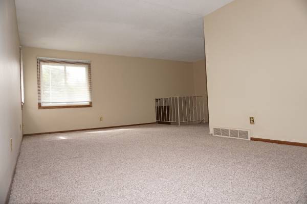 $1,799 / 2br - DUPLEX SIDE x SIDE IN EXCELLENT LOCATION (MAPLE GROVE/OSSEO)63990232034691124