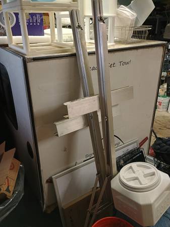 Aluminum easel 1
