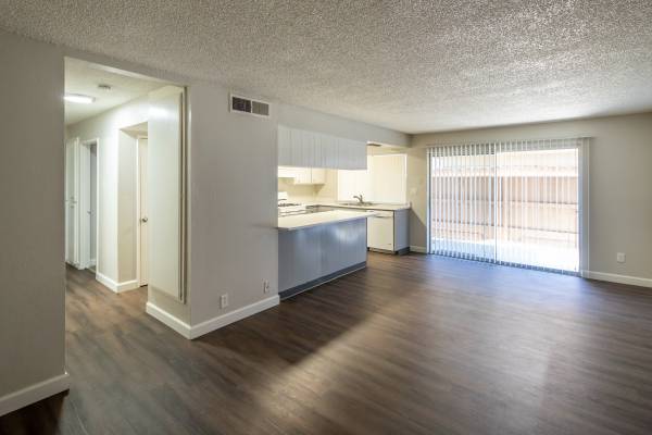 $1,195 / 1br - Creekside Apartments, Move In Special ! (Fresno)63798508850051123