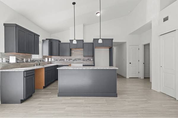 $1900.00 / 4br - 1568ft2 - Charming Single Unit Home in El Paso | 13853 Summer Story Ave | $1900/63971418024194124