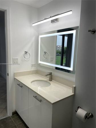 $3,100 / 1br - 802ft2 - 1Hab/1.5Baño, contrato de 1 año. Balcón, 1 plaza de aparcamiento, se admiten mascotas (Midtown)63825138679809124