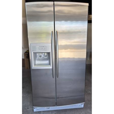 COLD Kitchen Aid Refrigerator Fridge, older 1