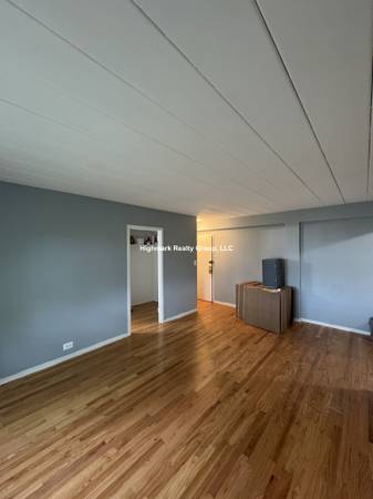 $1,250 ★ Affordable Rogers Park Studio Near Red Line – $1,200 ★ (Rogers Park)63899124799234124