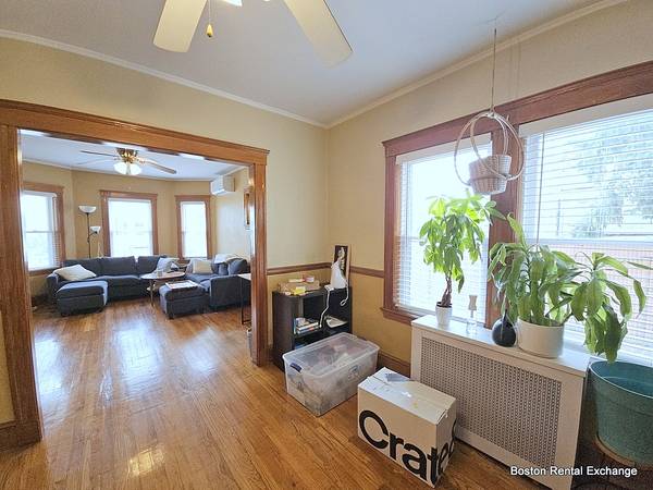 $2,500 / 2br - ♦BEAUTIFUL SUNNY SPACIOUS MEDFORD 2 BEDROOM! PARKING INCL!DECK & YARD! (Medford)63828556837763123