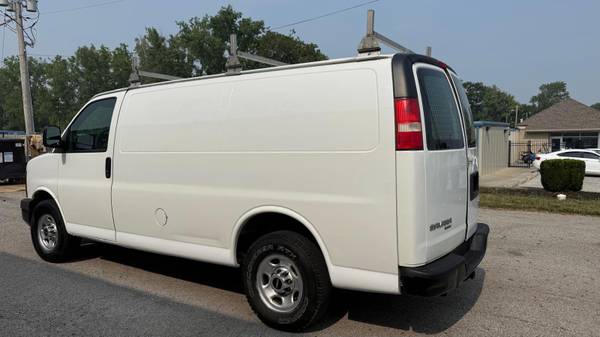 2013 GMC Savana 2500 - Photo 2