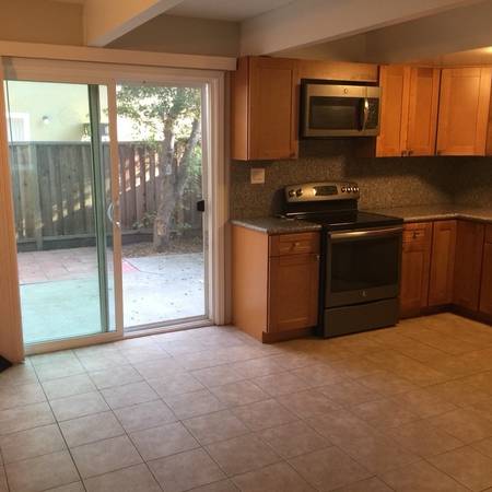 $2,580 / 2br - 800ft2 - 2habitaciones/1baño  apartamento de 2 pisos con patio trasero. SOLICITUD GRATUITA, 1 mes de alquiler gratis (san josé sur)63668111866625121