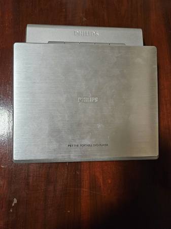 Reproductor de DVD portátil Philips con estuche Case Logic - $35 (Bellingham)62972004295811122