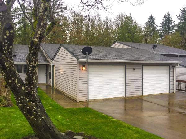 $1,940 / 2br - 1240ft2 - Spacious Apartment Home with Nature View & Private Deck (Ridgefield)63820848860931121