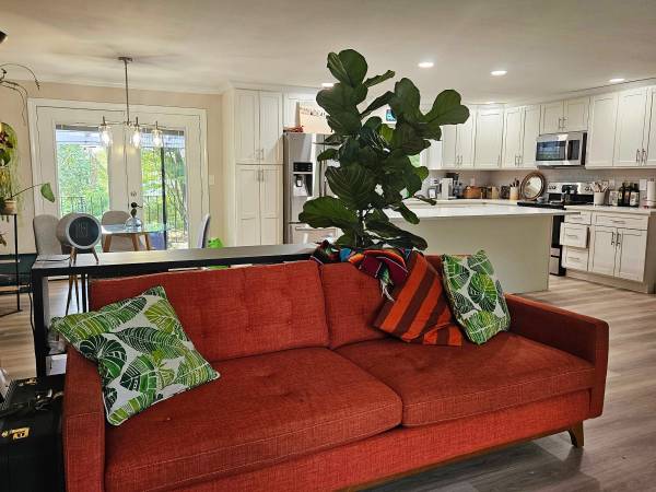 $950 / 3br - 300ft2 - Habitación privada en casa compartida de 3 habitaciones (Lynnwood)63811610865539123