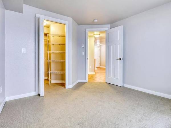 $1,995 / 1br - 630ft2 - walk to Lincoln Park & Alaska Junction + One Bedroom + West Seattle (West Seattle)63688531813763121