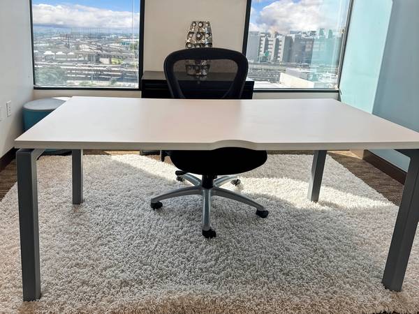 $555 🌟 Elegante oficina en el centro con vista – ¡Potencia tu jornada laboral! 🌇 (Downtown)63792221159553121