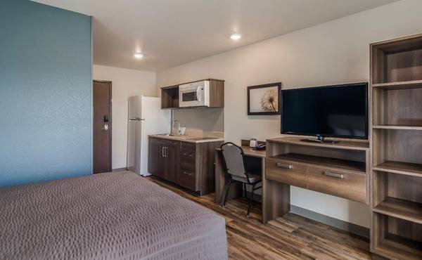 $490 / 1br - Flexible Living: No Lease, Pay Your Way - Weekly Rates Available! (2751 Ogden Ave, Downers Grove, IL)63781350724993124