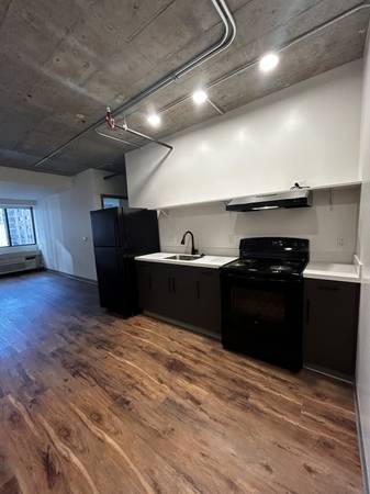 $2,128 / 281ft2 - Tiled Bathroom, Storage Units, On-Site Management63939392722562122