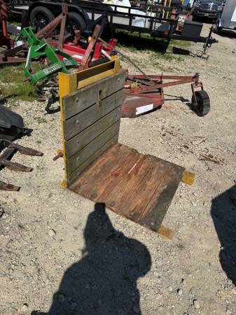 Countryline carry on Tractor platform!! - $300 (Loganville)63470457340547121