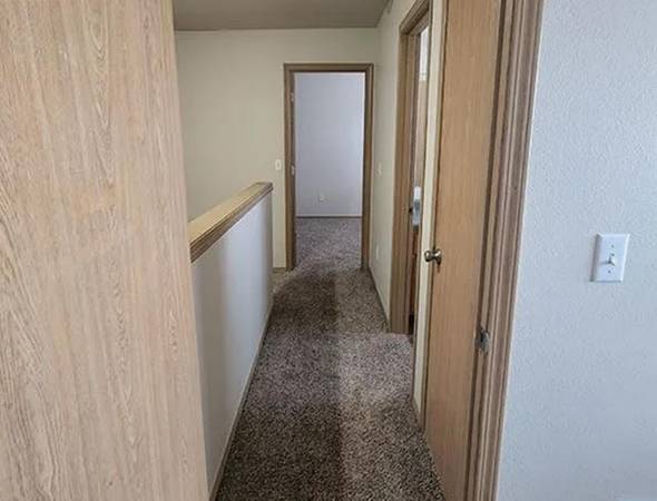 $1,500 / 2br - Fuera de Portland - Dos Dormitorios | Por I205 y Tren Ligero + Relajado (Este de Portland)63831537252865124