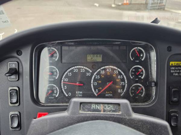 2009 Freightliner M2 106 - Photo 15