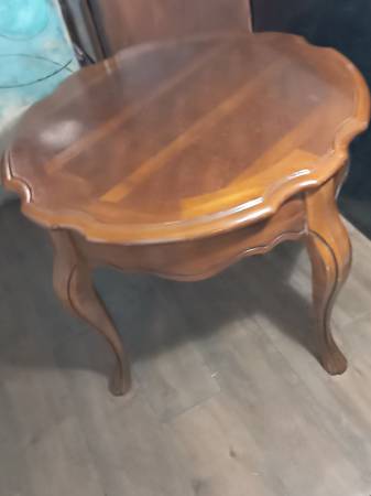 ROUND END TABLE – SOLID WOOD 1