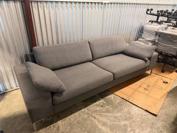 LK Hjelle designer sofa 1