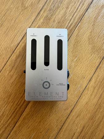 Darkglass Element cabsim/DI pedal/headphone amp 1