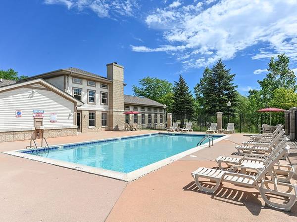 $1,570 / 2br - 905ft2 - 🍁 September Move-In! 2BR 🏠 Modern & Affordable! (1947 Eagle Ridge Drive, Waukegan, IL)63846716742401122