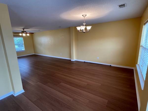 $2,400 / 3br - 2081ft2 - Spacious 3 BD Home with Loft in Bridges of Summerville (Summerville)64015947104899123