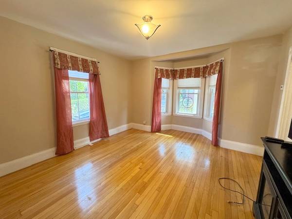 $3,400 / 3br - 1222ft2 - Casa unifamiliar con estacionamiento, terraza, 3 habitaciones y 1.5 baños, 1 de octubre (Brighton - Centro de Brighton)63699525885185124