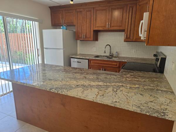 $2,400 / 2br - 1250ft2 - 2/2.5 DELRAY OAKS TOWN HOME (DELRAY BEACH)64001848652802120