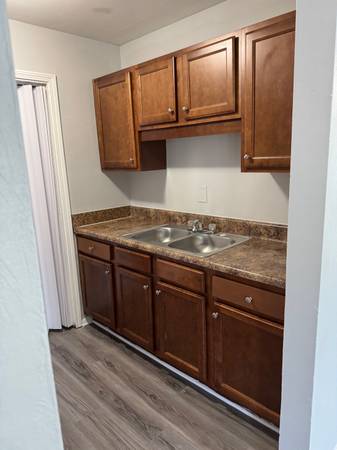 $1,175 / 2br - 1094ft2 - Looking for a 2 Bedroom? (1900 Morningside Drive, Burlington NC, 27217)64027440177025121