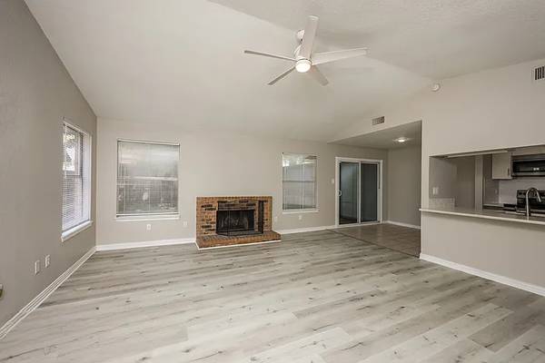 $1,795 / 3br - 1282ft2 - CAE EN LOS AHORROS HOY (Garland)63867602385537123