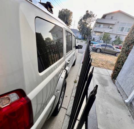 2008 Jeep Commander necesita un buen hogar - $1,200 (Burbank)63624654121089124